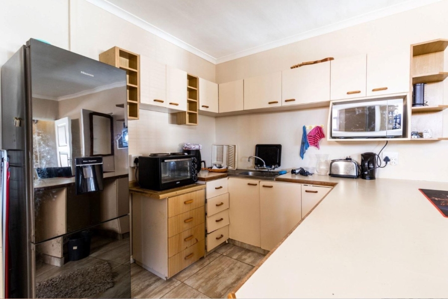 8 Bedroom Property for Sale in Middedorp Western Cape